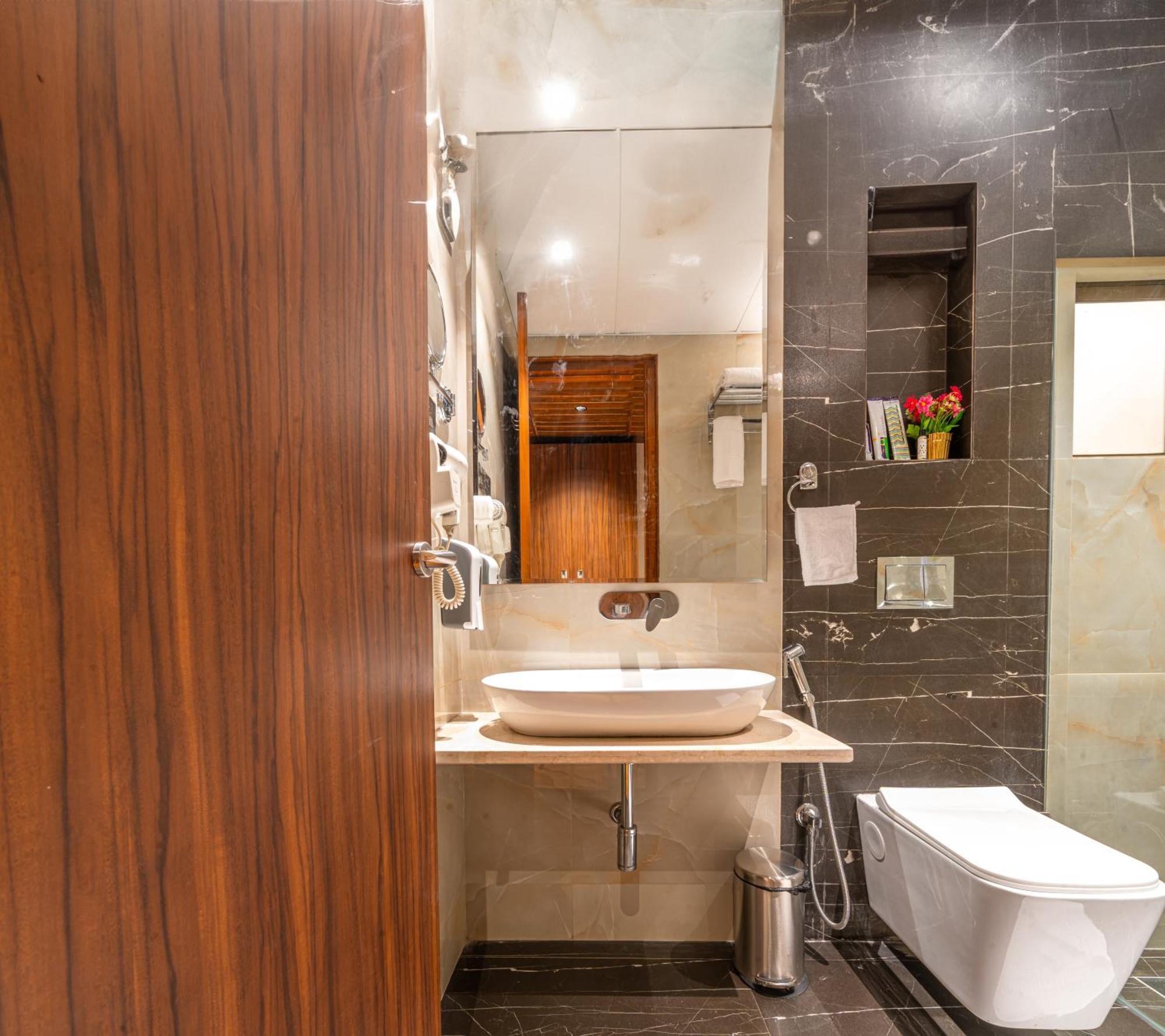 Treebo Premium Heritage Grand -Majiwada ธาเน ภายนอก รูปภาพ
